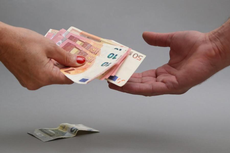 В Литве запретили платить наличными на сумму более 5 тыс евро