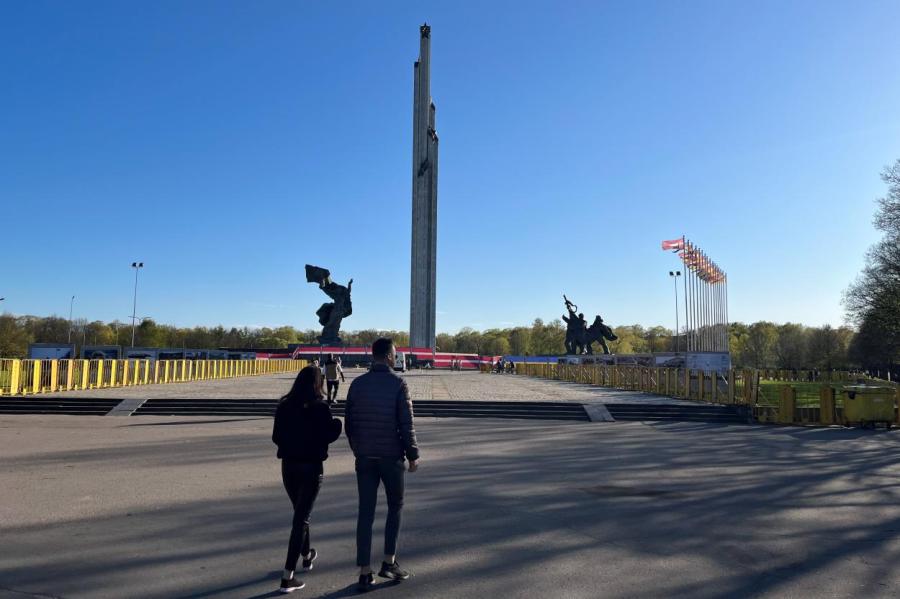 Действия РФ осуждают 40% русскоязычных, большинство - против сноса памятника
