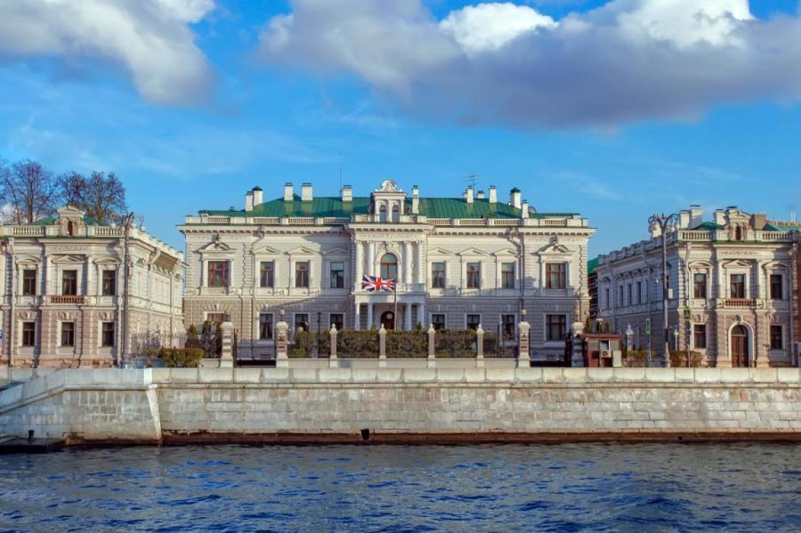 Посольство Великобритании в России не хочет признавать свой новый адрес