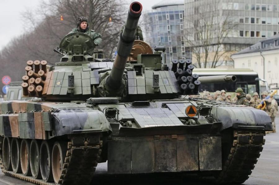 Время пришло: Польша передаёт Украине сотни модернизированных танков