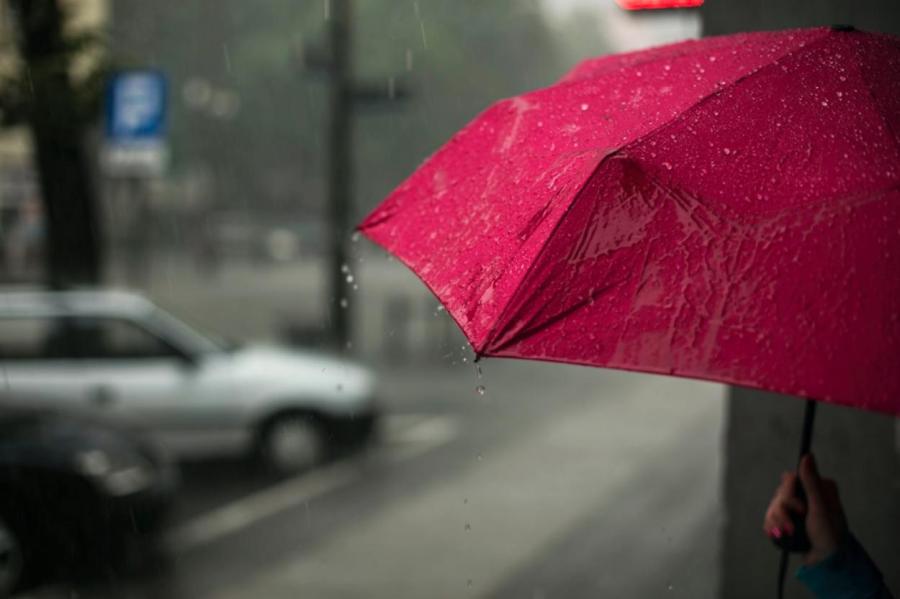 Врач рассказал об опасном влиянии дождей на здоровье людей