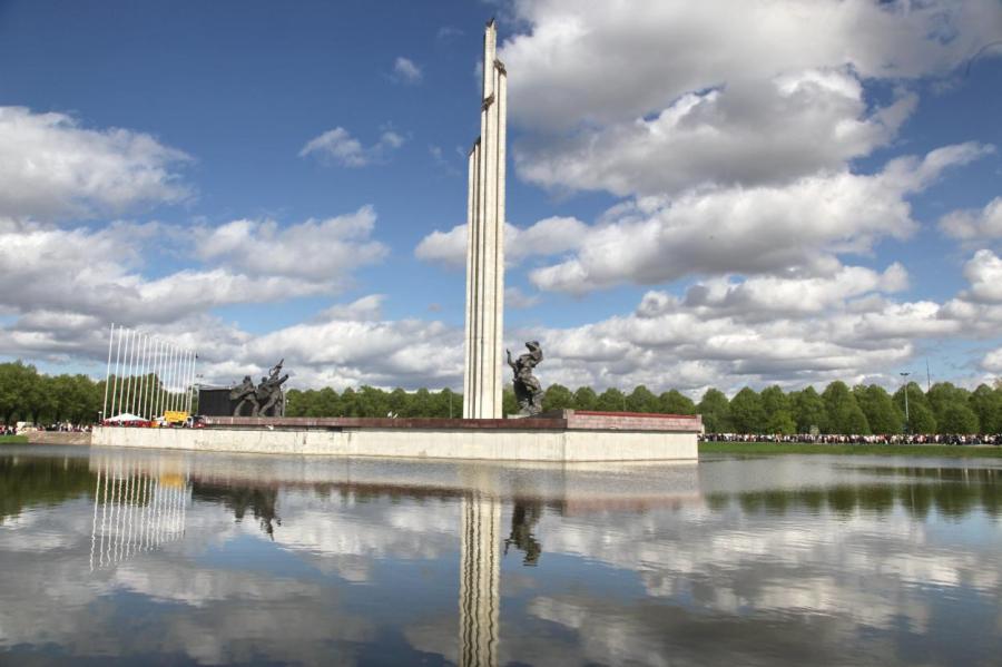 До сноса Памятника освободителям осталось 125 дней. Что сейчас происходит?