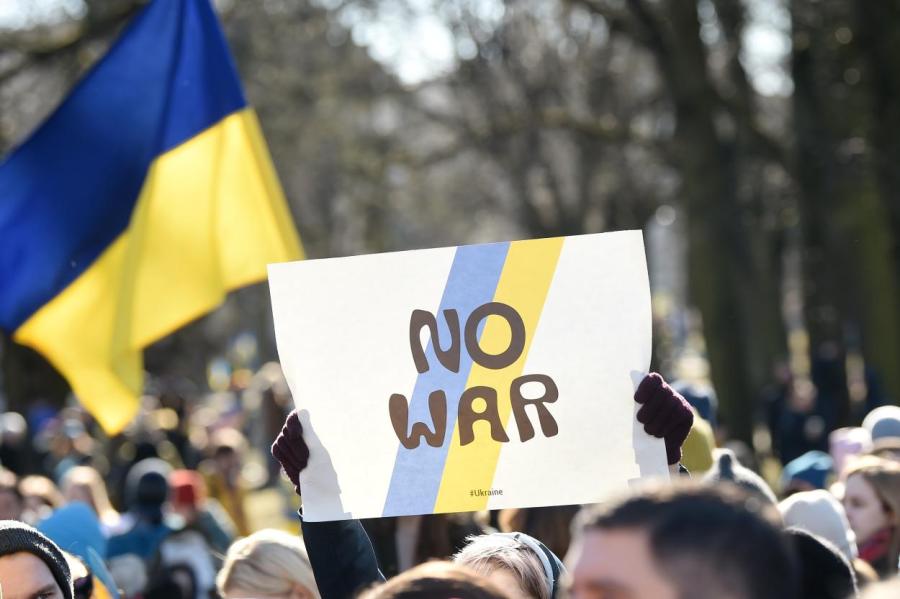 Российский сенатор призвал политиков высказать отношение к войне на Украине