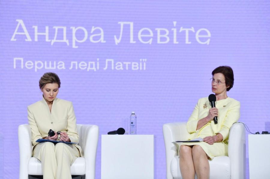 Жена Левитса в Киеве пообещала, что Латвия будет восстанавливать Украину (ФОТО)