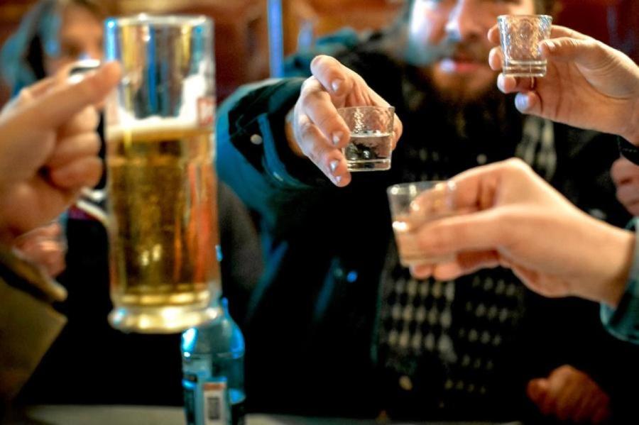 Из-за пьяных геев Латвия теряет четыре миллиона евро в год – исследование