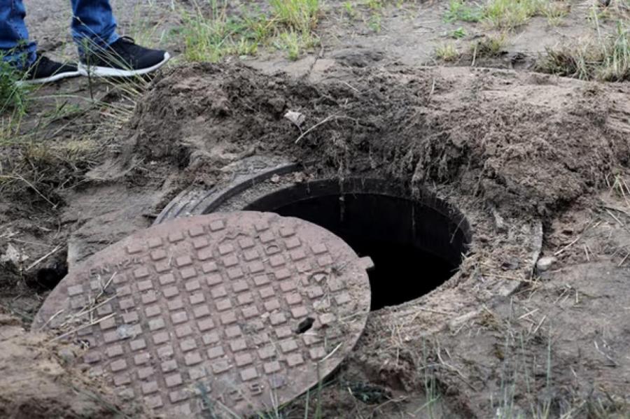 Искали все: 4-летний мальчик упал в канализационный колодец в Даугавпилсе