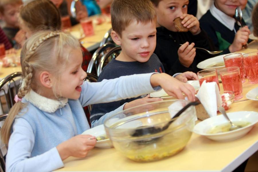 Школьные кухни: кто с 1 сентября будет кормить рижских детей