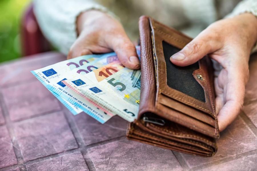 В сейме предлагали выплатить латвийским пенсионерам вторую пенсию