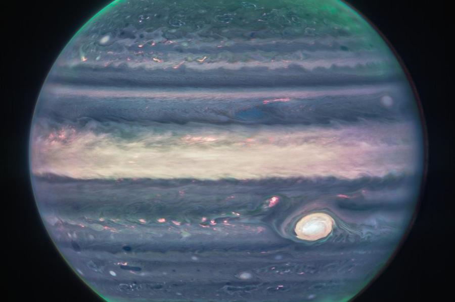 Неземная красота: опубликованы фотографии Юпитера, сделанные телескопом Webb