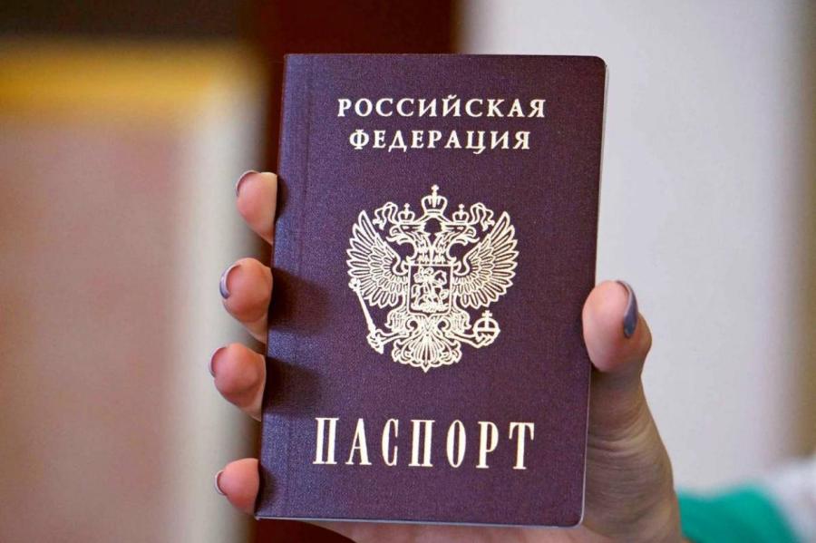 Взял российский паспорт — уезжай из Латвии. Готовится закон