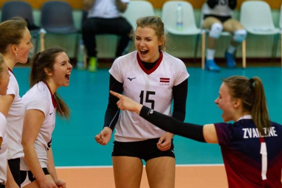 У латвийских волейболисток — победа над Данией