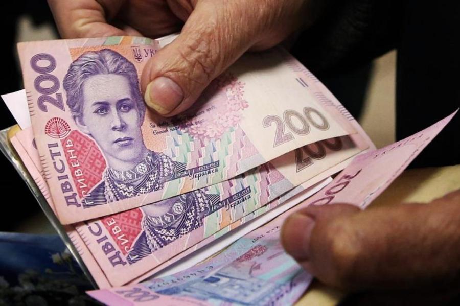 Не верят в гривну? В Латвии ограничат обмен украинской валюты на евро