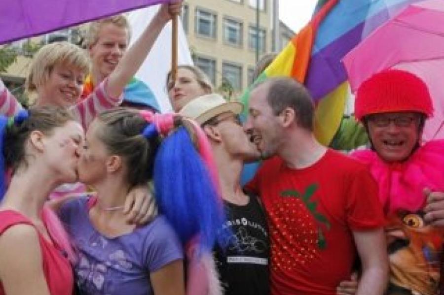 Жесткие лесбийские ласки на посвящении первокурсниц в Волгограде попали на видео