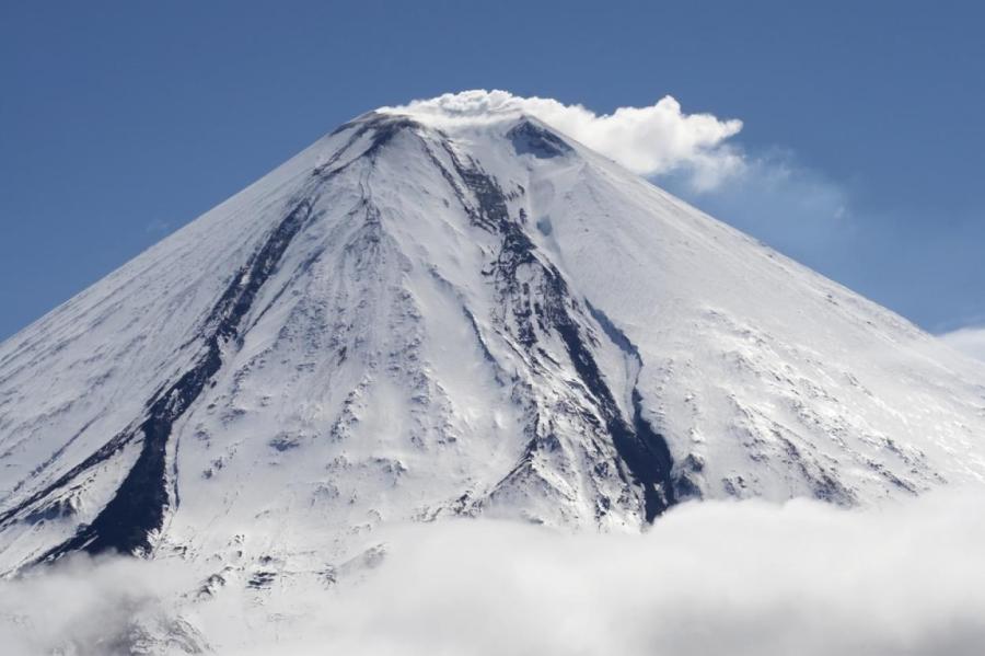 Уже восемь туристов погибли на вулкане на Камчатке, четверо ждут помощи