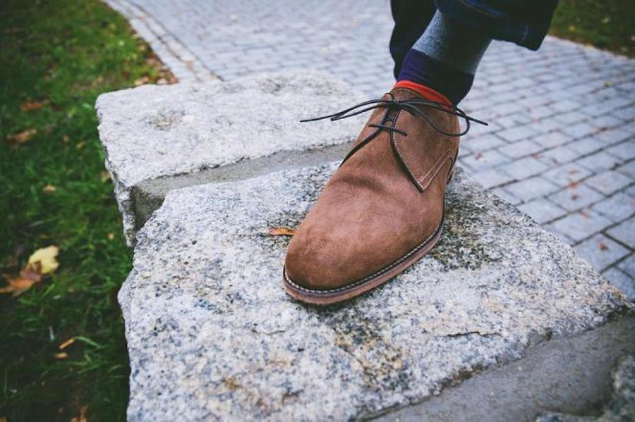 Как почистить замшевую обувь: 5 эффективных способов
