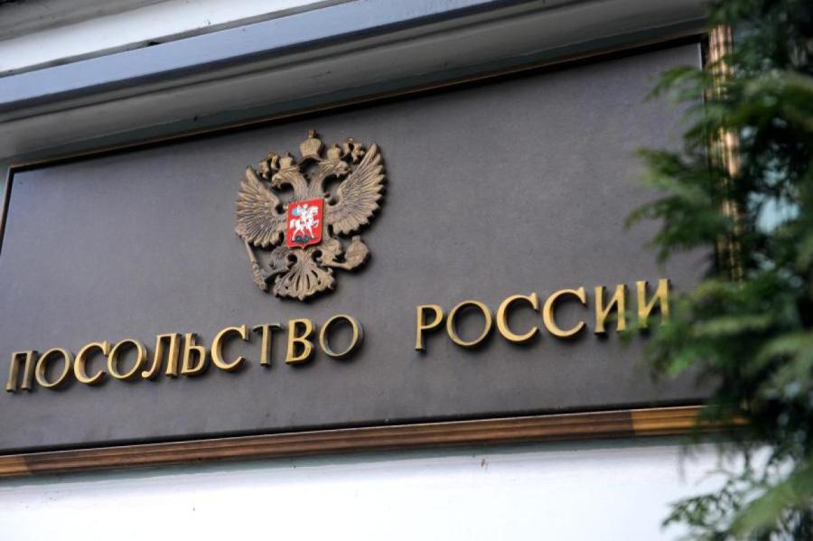 «Русский голос против аннексии и геноцида»: у посольства РФ в Риге - пикет