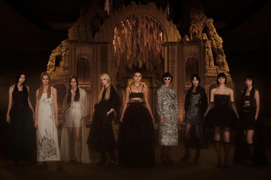 Неделя Моды в Париже: Dior представляет коллекцию весна-лето 2023