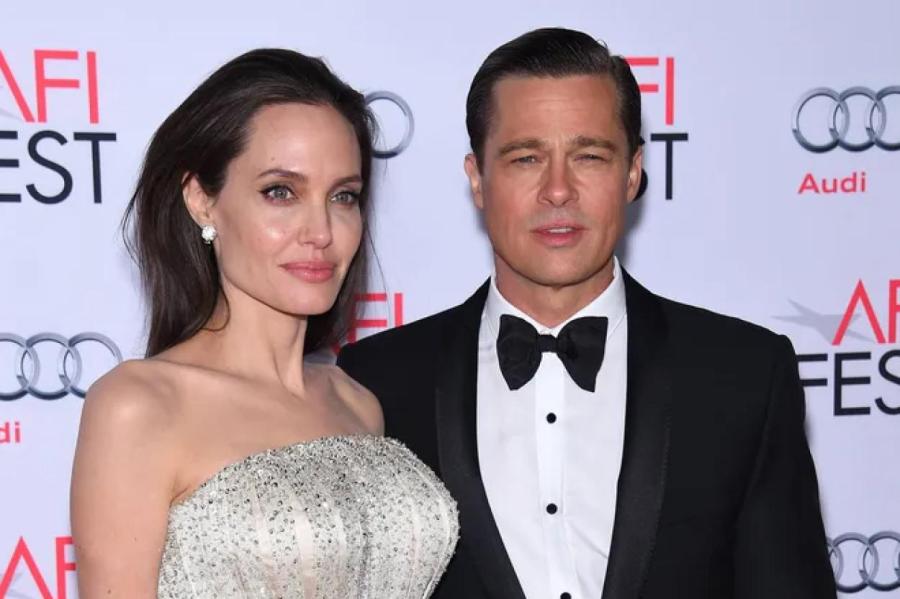 Анджелине Джоли все равно на роман Питта и Ратаковски — но есть одно но