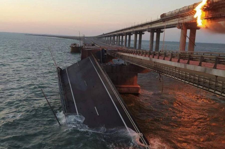 Взорван Крымский мост, сообщили о жертвах (ФОТО, ВИДЕО, ДОПОЛНЯЕТСЯ)
