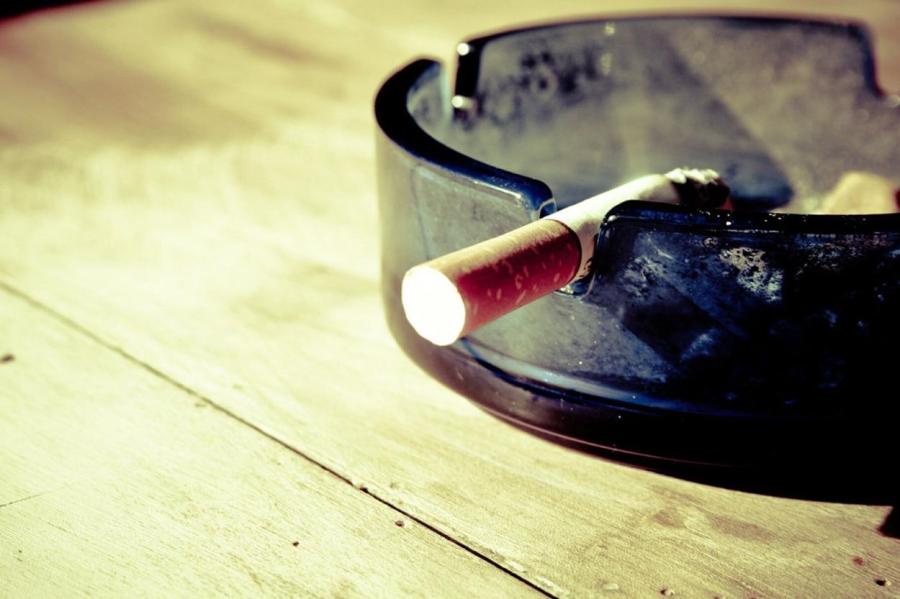 Депутаты Сейма поддержали введение новых запретов для курильщиков