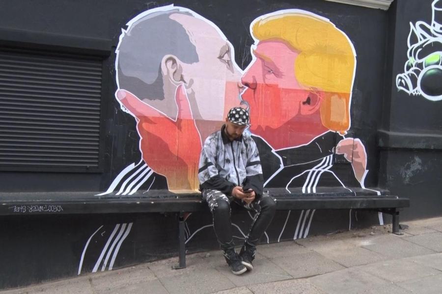 Путин стал объектом поп-арта в странах Балтии (ВИДЕО)