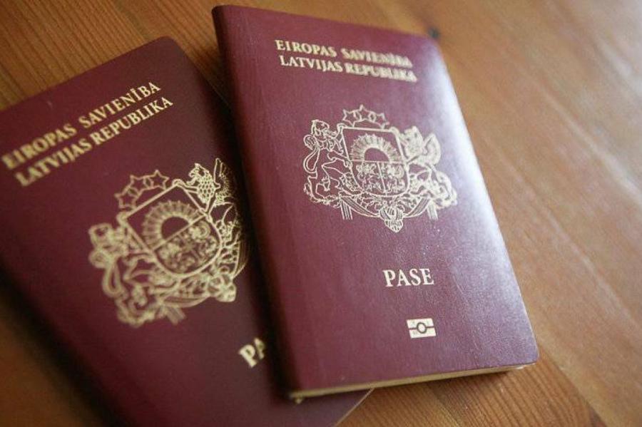 Германия: гражданин России купил латвийский паспорт и права за 6000 евро