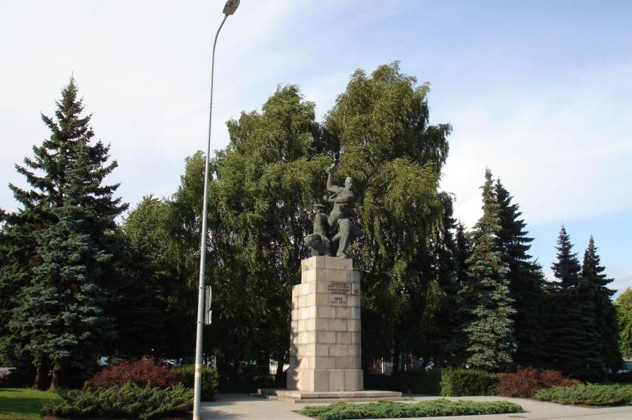 В центре Лиепаи демонтирован советский памятник