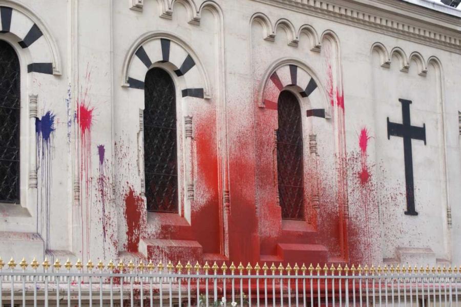 Русскую церковь в Женеве облили краской