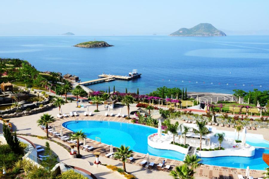 Десятки туристов заболели от укусов клопов в пятизвездочном отеле в Турции