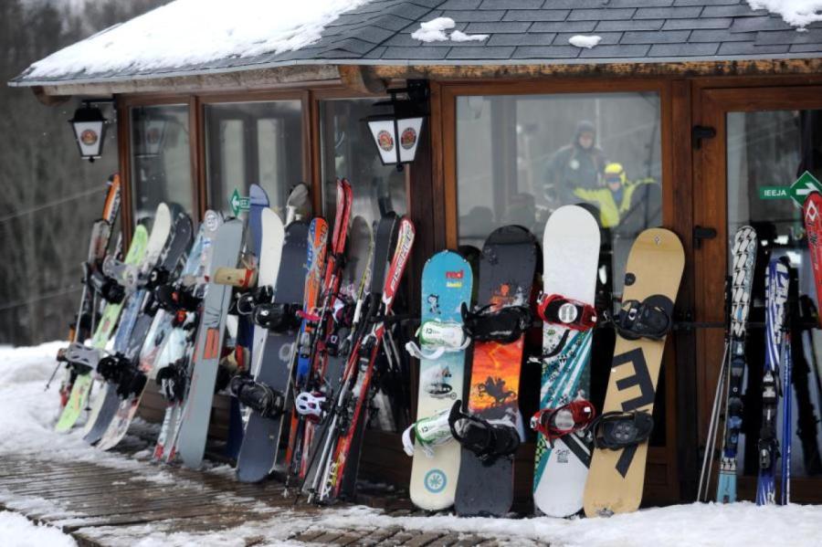 Лыжные трассы надеются открыться в декабре-январе. Или в феврале. А цены?