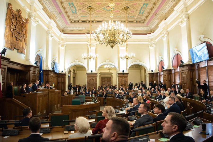 Латвийский парламентаризм дал стране почти тысячу депутатов