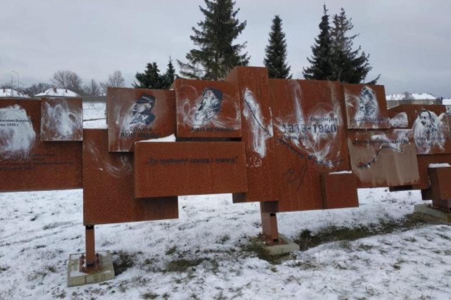 В Даугавпилсе осквернен памятник борцам с большевиками