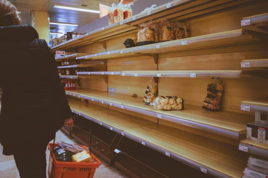 Украинские СМИ сообщают о пустых полках в продуктовых магазинах Киева