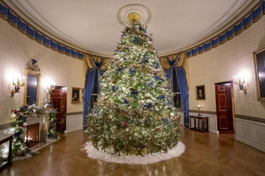 Джилл Байден показала, как украсила Белый дом к Рождеству