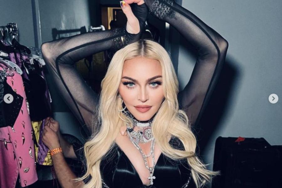 64-летняя Мадонна примерила очень откровенный корсет