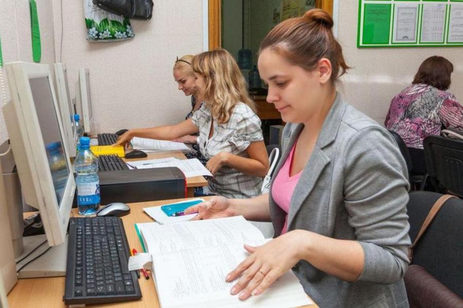 Работающих украинцев все же не заставят учить державну мову