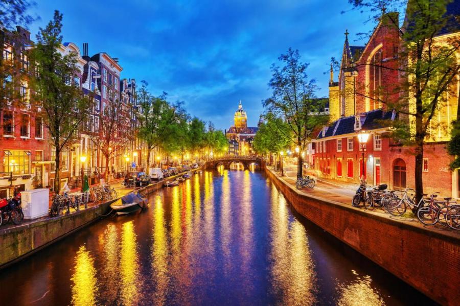 Амстердам начнет борьбу с некоторыми туристами