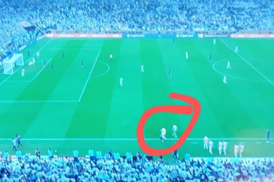 На поле было 13 игроков Аргентины, когда Месси забивал 3-й гол (ФОТО)