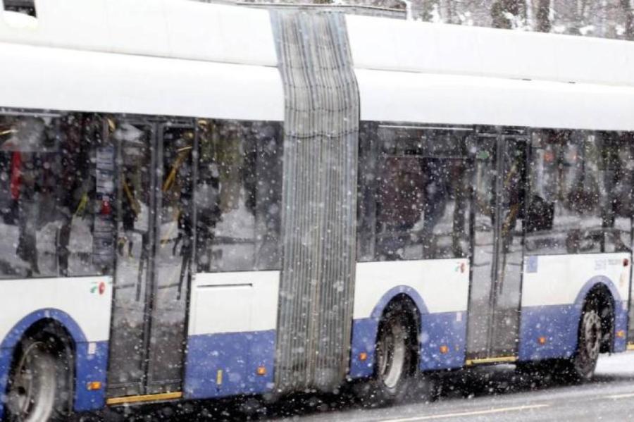 Общественный транспорт и автостоянки в Риге в праздники будут бесплатными