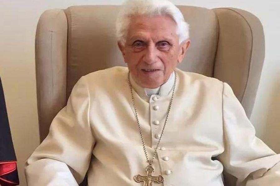 В Ватикане остался один Папа. Умер Папа римский на покое Бенедикт XVI