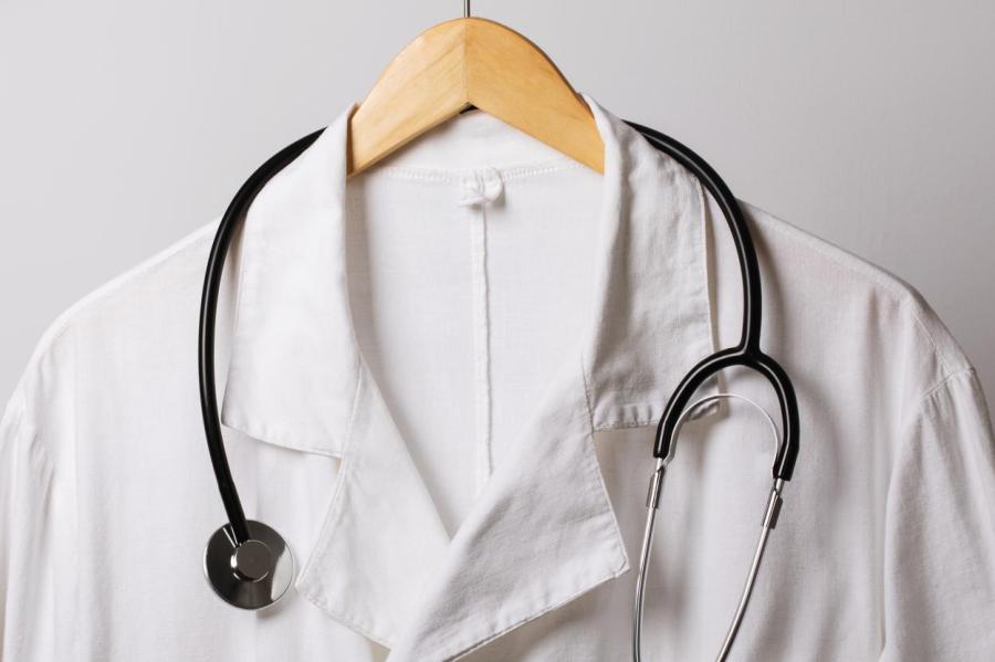 Забастовка по-английски: врачи шантажируют правительство Кариньша
