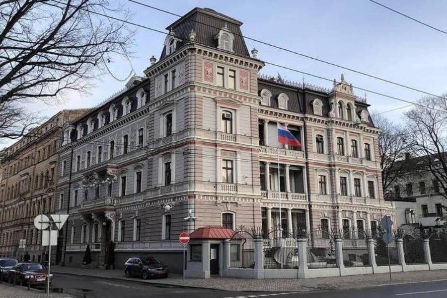 В посольстве РФ в Риге найдено неизвестное вещество; начата проверка