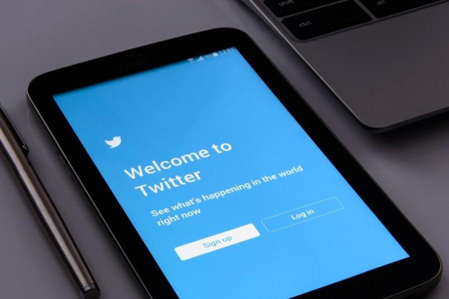 Компания Twitter отменила запрет на политическую рекламу