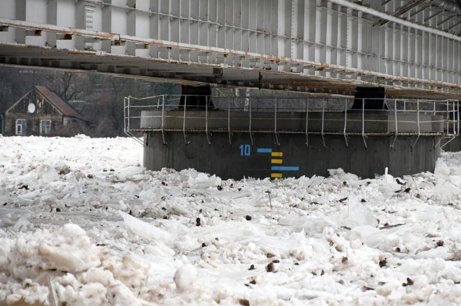 В Даугаве под Екабпилсом уровень воды падает на два сантиметра в час