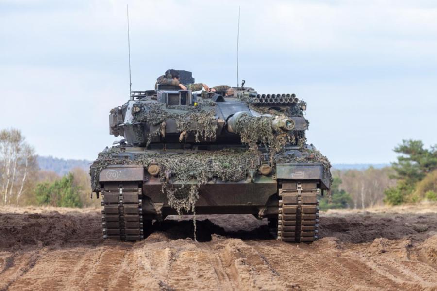 Германия разрешила Польше отправить танки Украине