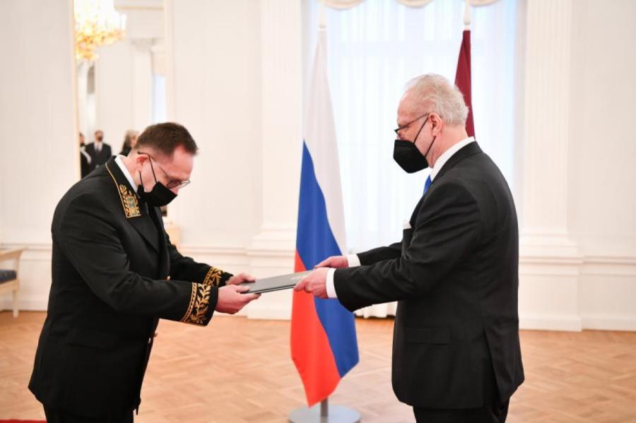 Посол России должен покинуть Латвию в течение месяца