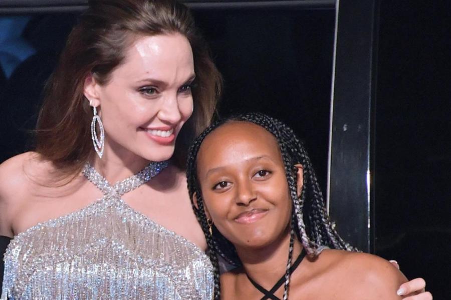 Анджелина Джоли в элегантном пальто прошлась с дочкой Захарой по магазинам