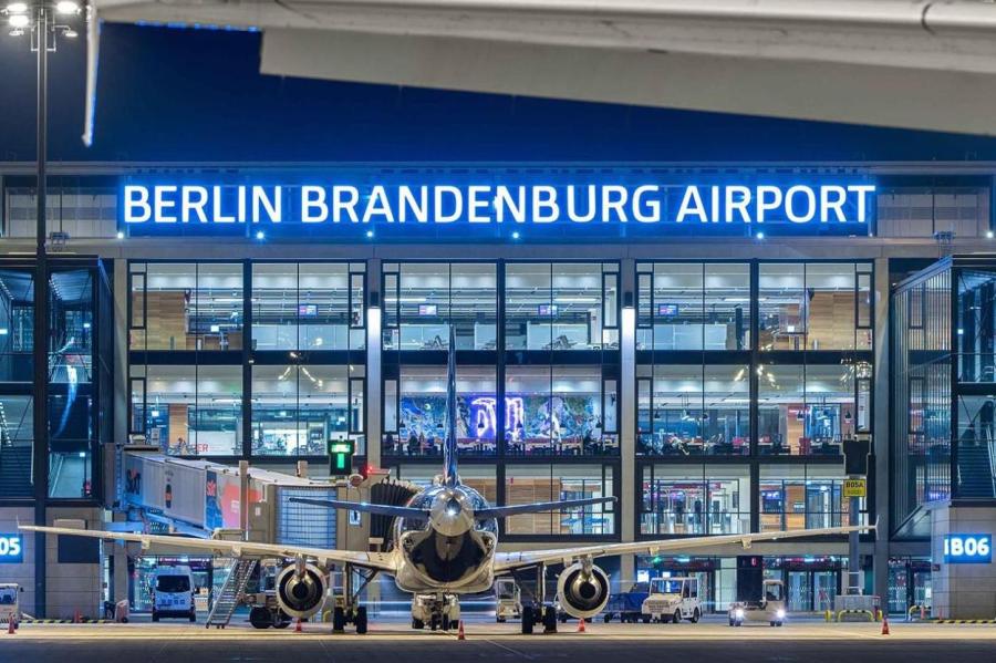 Все рейсы в аэропорту Берлина отменены из-за забастовки