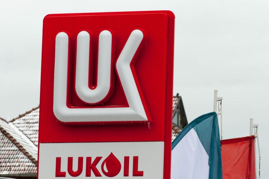 Скандал в РФ: ЛУКОЙЛ обвинили в том, что компания заправляла украинские танки