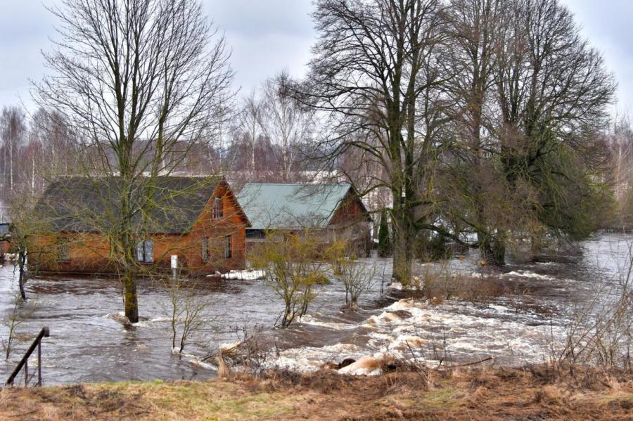 В окрестностях Екабпилса от наводнения пострадали примерно 300 гектаров полей